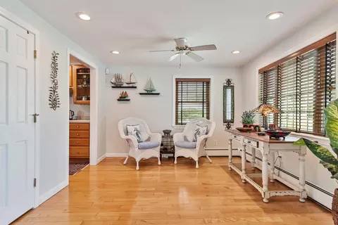 Entry Way - 7 Redman St, Hampton, NH 03842 photo 7 of 10
