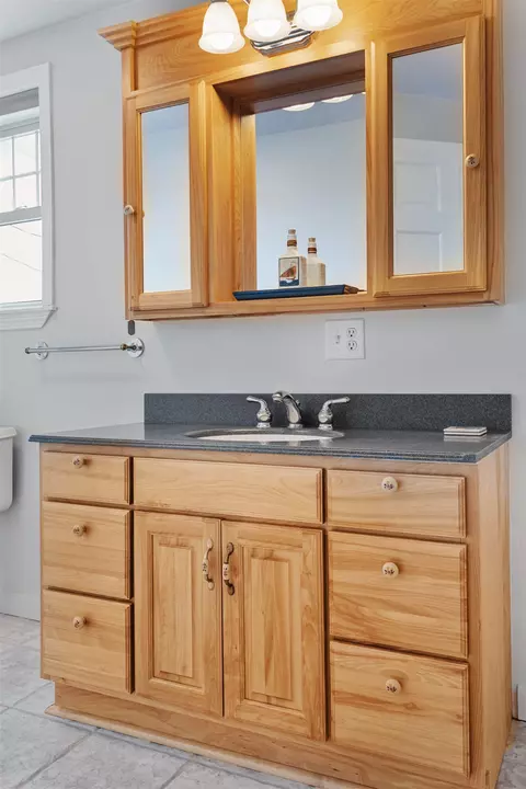 Bath - 7 Redman St, Hampton, NH 03842 photo 2 of 4