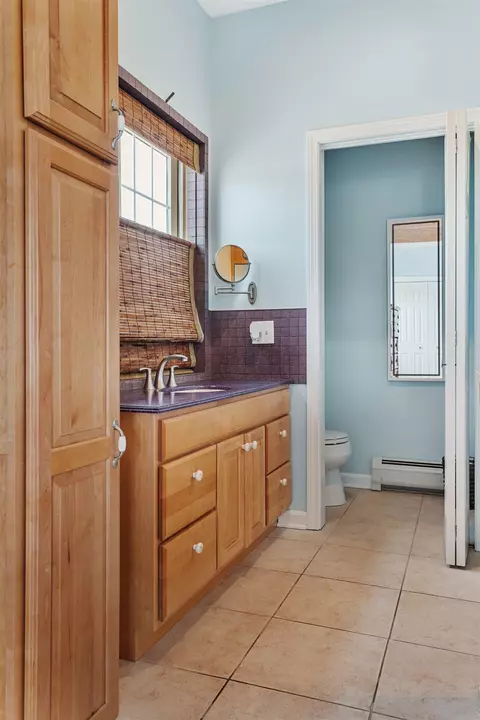 Bath - 7 Redman St, Hampton, NH 03842 photo 3 of 4