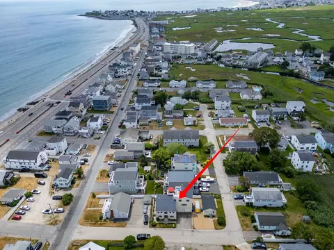 7 Redman St, Hampton, NH 03842