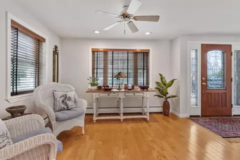 Entry Way - 7 Redman St, Hampton, NH 03842 photo 4 of 10