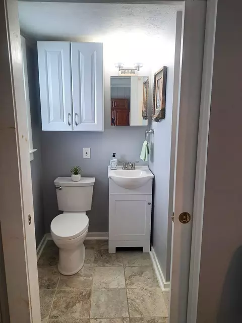 Bath - 522 Ocean Blvd #10, Hampton, NH 03842 photo 3 of 3