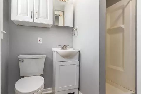 Bath - 522 Ocean Blvd #10, Hampton, NH 03842 photo 1 of 3
