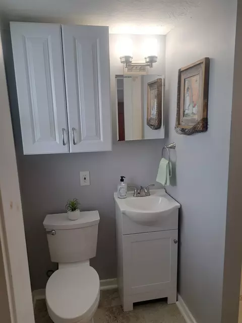 Bath - 522 Ocean Blvd #10, Hampton, NH 03842 photo 2 of 3