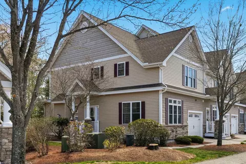 4 Manor Dr #A, Hooksett, NH 03106