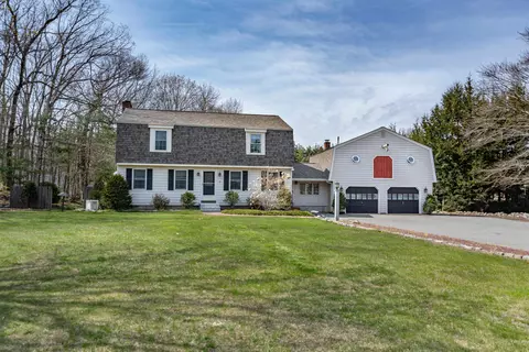 18 Smith Corner Rd, Plaistow, NH 03865
