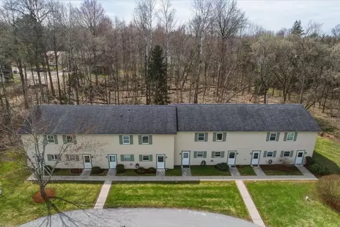 39 Densmore Dr, Essex Junction, VT 05452