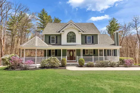 13 Johnson St, Windham, NH 03087
