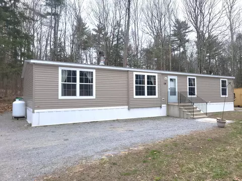 14 Peasley Rd, Henniker, NH 03242