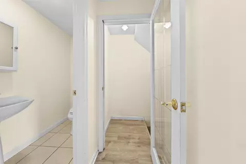 Entry Way - 57 Dale Rd # A, Hooksett, NH 03106 photo 2 of 3