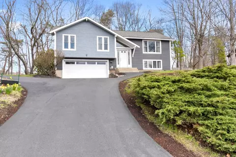 9 Onyx Ln, Portsmouth, NH 03801