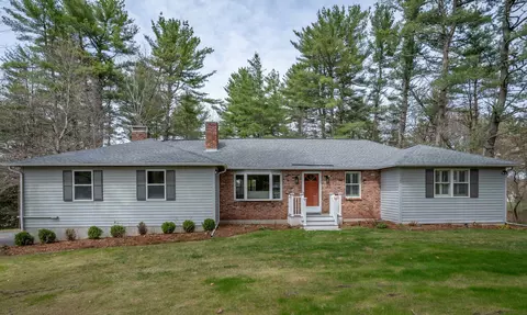 15 Twin St, Windham, NH 03087