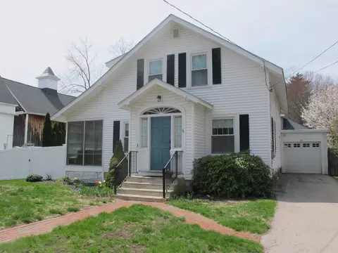 44 N Adams St, Manchester, NH 03104