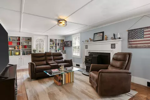 Living - 16 Marsh Ln, Hampton Falls, NH 03844 photo 7 of 8