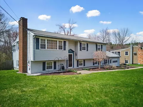 11 Whitehall Ter, Hooksett, NH 03106