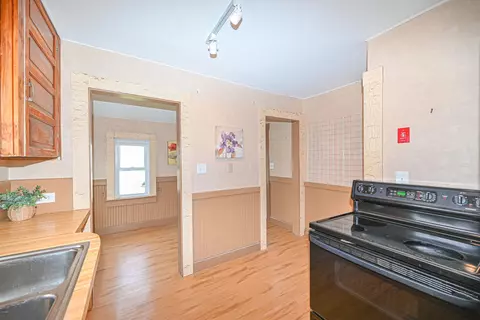 Entry Way - 16 Hale Ave, Hooksett, NH 03106 photo 2 of 2