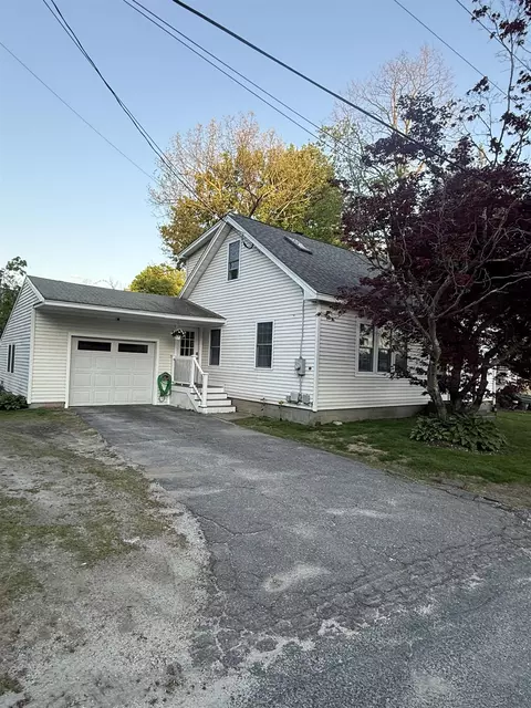 46 Pleasant St, Hinsdale, NH 03451