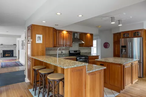 Kitchen - 15 Plateau Rd, Williston, VT 05495 photo 4 of 5