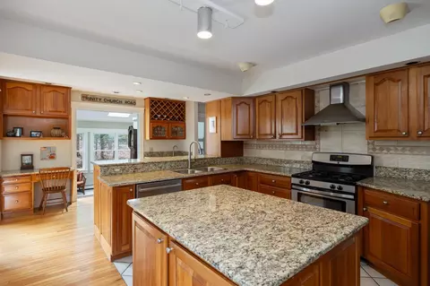 Kitchen - 15 Plateau Rd, Williston, VT 05495 photo 2 of 5