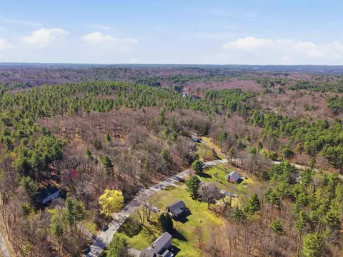 21 Brook Dr, Hudson, NH 03051