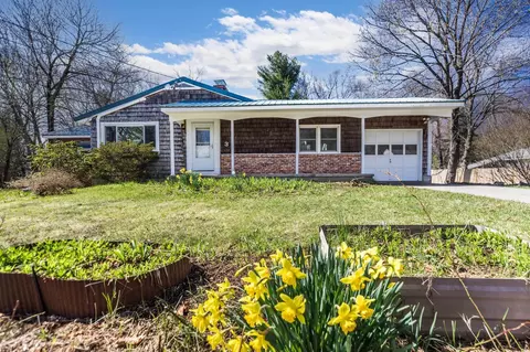 3 Mark Ave, Stratham, NH 03885