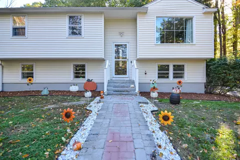 183 Chester Rd, Derry, NH 03038