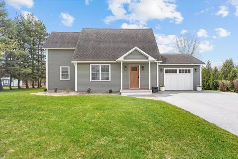 6 Vivian Ln, St. Albans Town, VT 05478