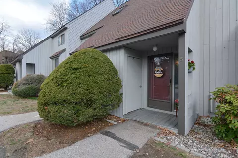 5 Harwich Ct, Merrimack, NH 03054