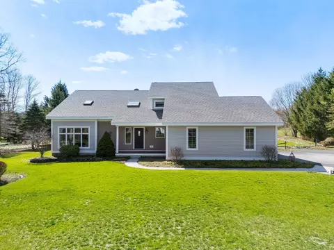 11 Captain Parker Dr, Lee, NH 03861