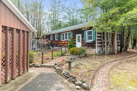13 Tanglewood Dr, Essex Junction, VT 05452