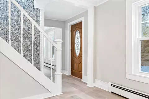 Entry Way - 25 Bluff St, Proctor, VT 05765 photo 1 of 4