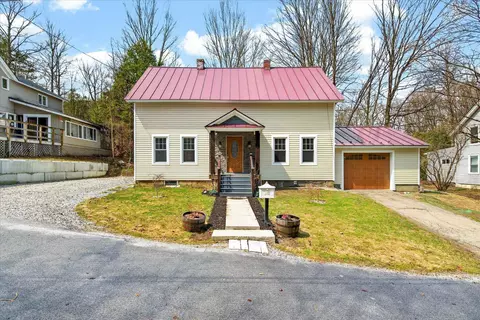 25 Bluff St, Proctor, VT 05765