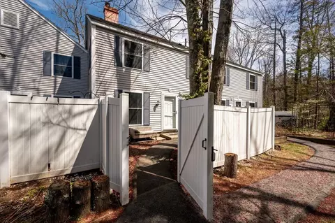 29 Hemlock Frst, Dover, NH 03820