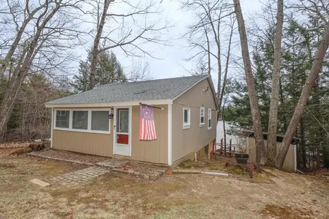44 W Huntress Pond Rd, Barnstead, NH 03225