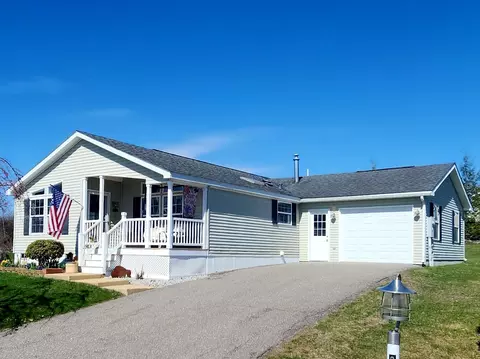 3 Sunset Ave, Franklin, NH 03235