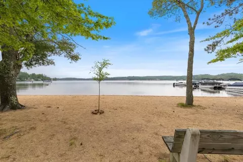 3 5th St, Belmont, NH 03220