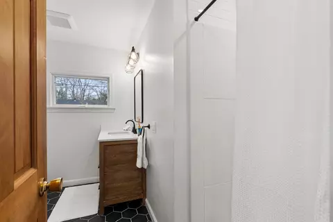 Bath - 53 W Atlantic Ave, Rye, NH 03870 photo 3 of 3