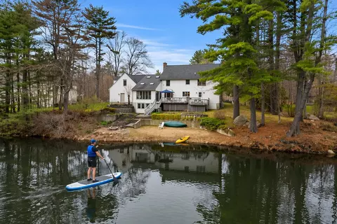12 Magazine St, Bedford, NH 03110