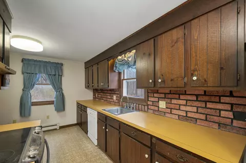 Kitchen - 12 Blueberry Rd, Windham, NH 03087 photo 4 of 4