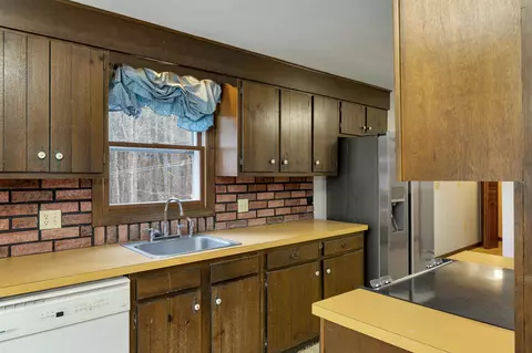 Kitchen - 12 Blueberry Rd, Windham, NH 03087 photo 3 of 4