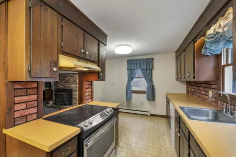 Kitchen - 12 Blueberry Rd, Windham, NH 03087 photo 2 of 4