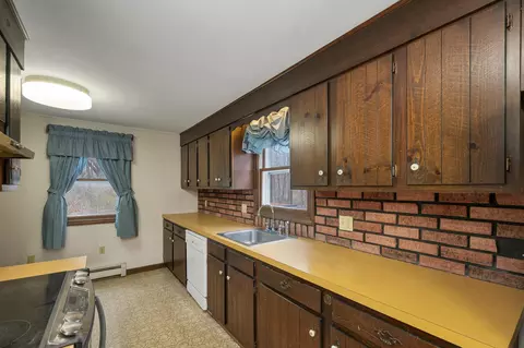 Kitchen - 12 Blueberry Rd, Windham, NH 03087 photo 4 of 4