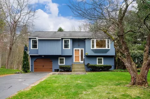 21 W Chamberlain Rd, Merrimack, NH 03054