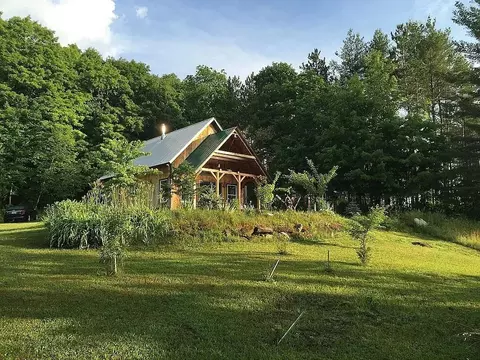 780 Loop Rd, Northfield, VT 05663