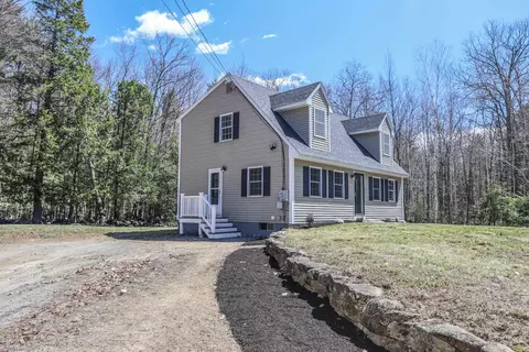 61 Etta Ln, Weare, NH 03281