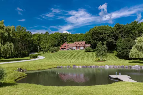 450 451 Red Truck Ln, Charlotte, VT 05445