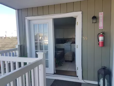 12 G St, Hampton, NH 03842 photo 2