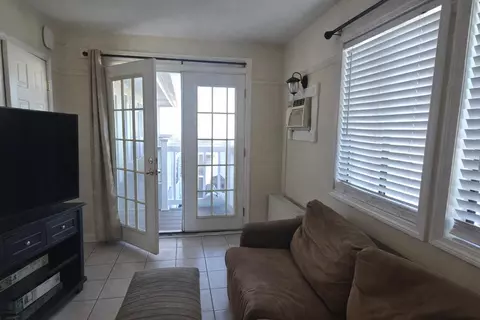 12 G St, Hampton, NH 03842 photo 4