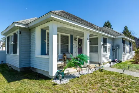 27 Primrose Ln, Concord, NH 03303