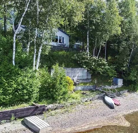 147 E Salem Dr, Derby, VT 05829